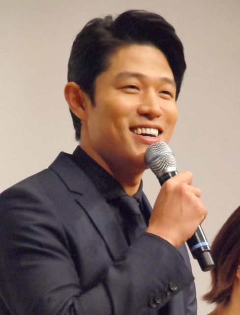 鈴木亮平、主演舞台で再び肉体改造 ポイントは「バランス」