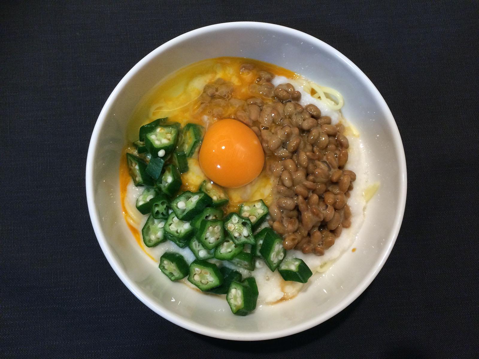 低カロリーなのに夏バテが解消できる!「ネバネバこんにゃく麺」【レシピ】